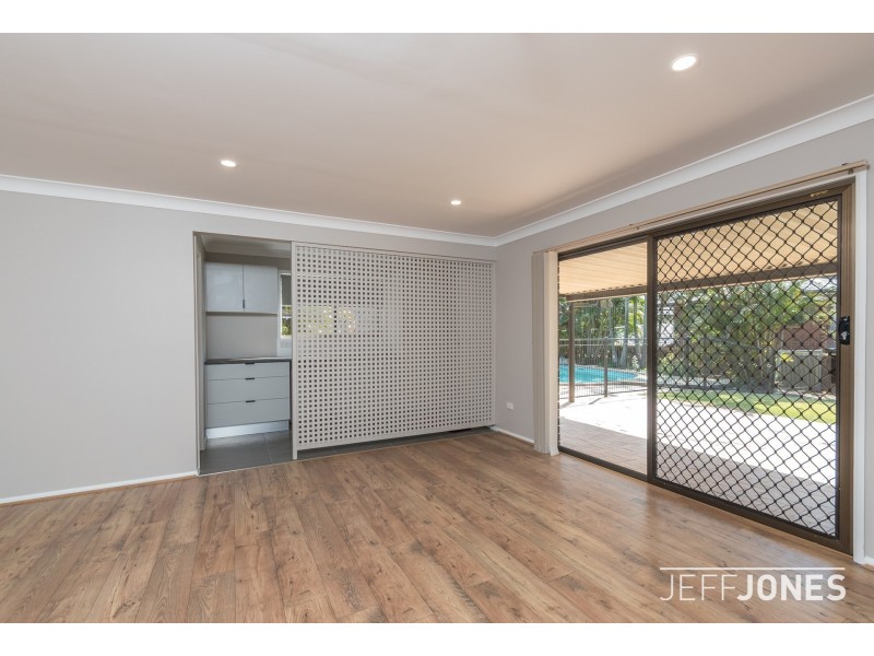 5 Consuelo Court, Carindale QLD 4152