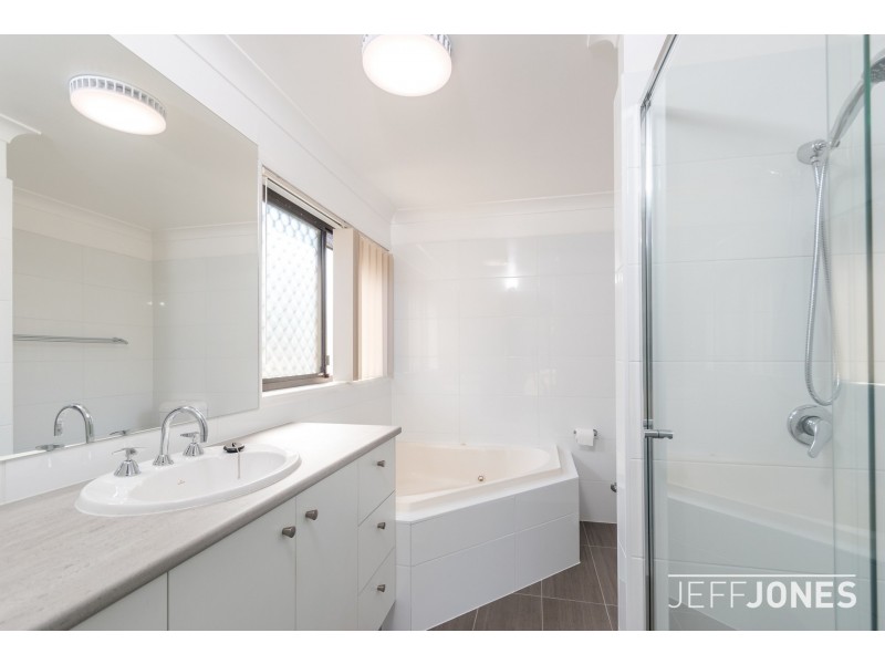 5 Consuelo Court, Carindale QLD 4152