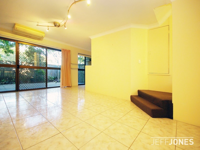 2/19 Temple Street, Coorparoo QLD 4151