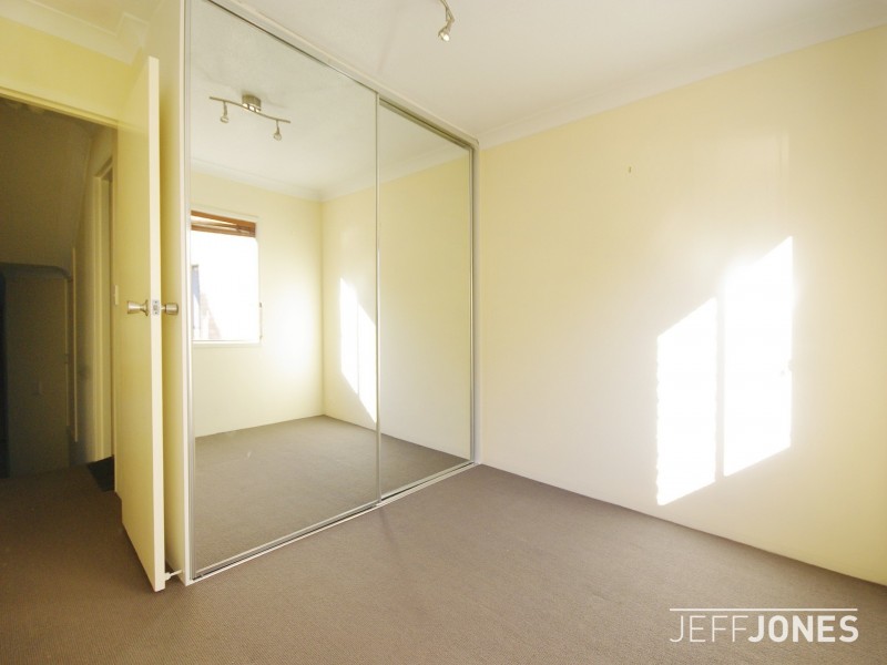 2/19 Temple Street, Coorparoo QLD 4151