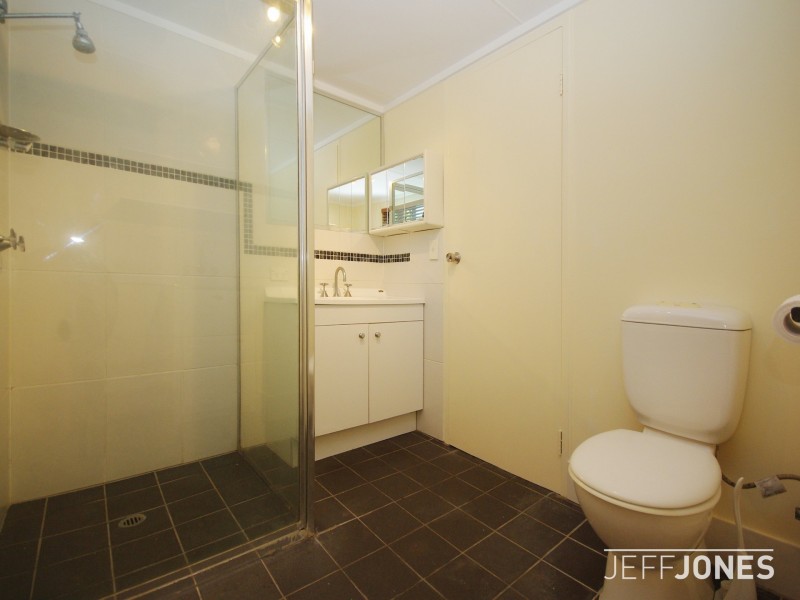 2/19 Temple Street, Coorparoo QLD 4151