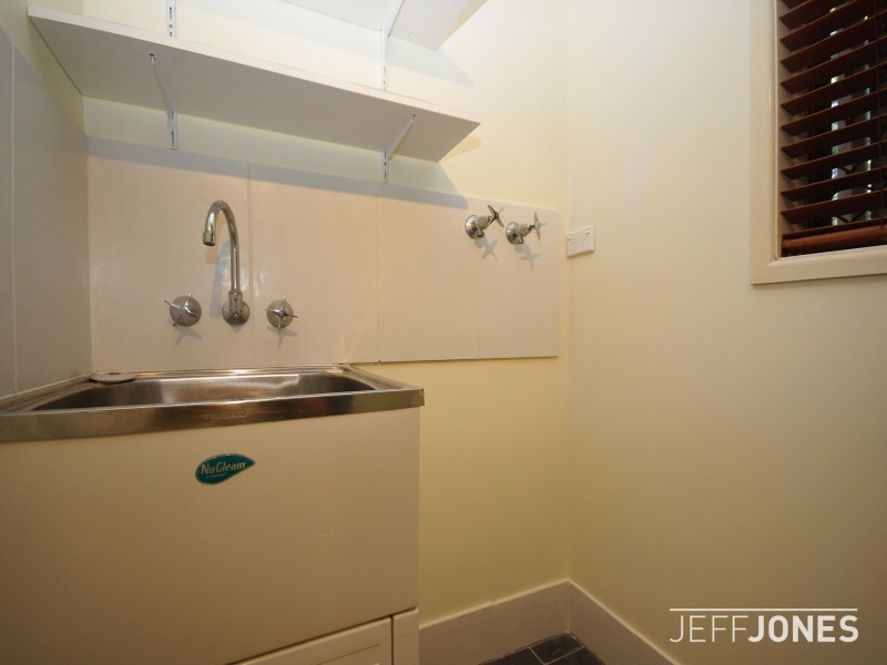 2/19 Temple Street, Coorparoo QLD 4151