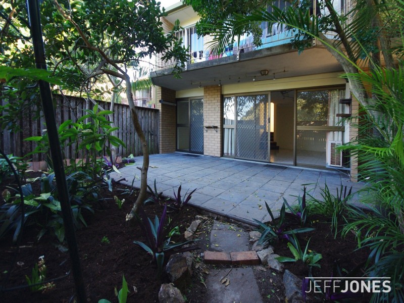 2/19 Temple Street, Coorparoo QLD 4151