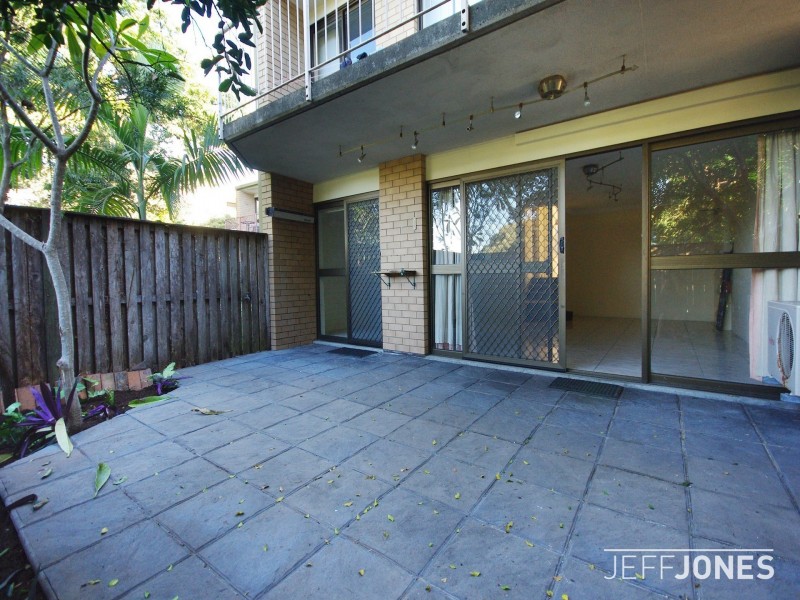 2/19 Temple Street, Coorparoo QLD 4151