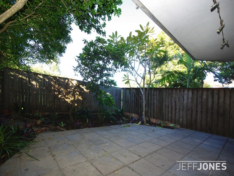 2/19 Temple Street, Coorparoo QLD 4151