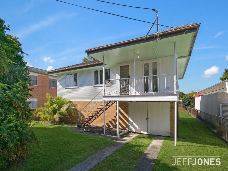 20 William Parade, Fairfield QLD 4103