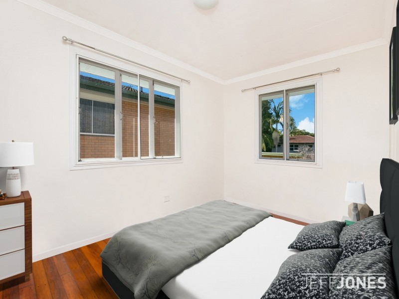 20 William Parade, Fairfield QLD 4103