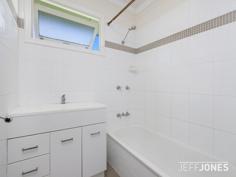 20 William Parade, Fairfield QLD 4103