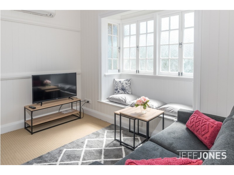 19 Dorothy Street, Camp Hill QLD 4152