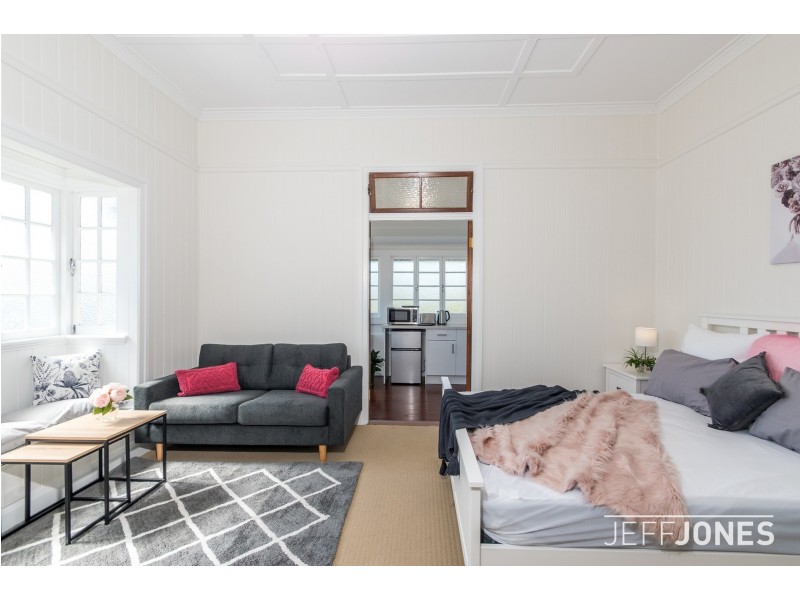 19 Dorothy Street, Camp Hill QLD 4152