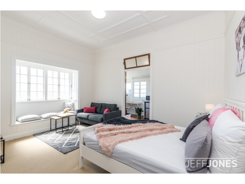 19 Dorothy Street, Camp Hill QLD 4152