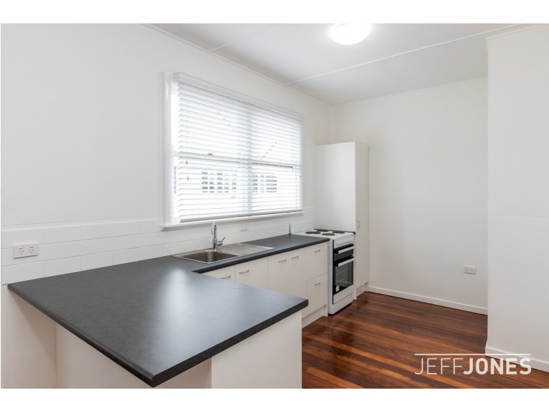 2/18 Lilly Street, Greenslopes QLD 4120