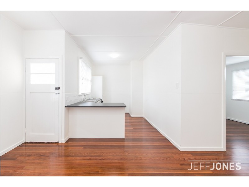 2/18 Lilly Street, Greenslopes QLD 4120