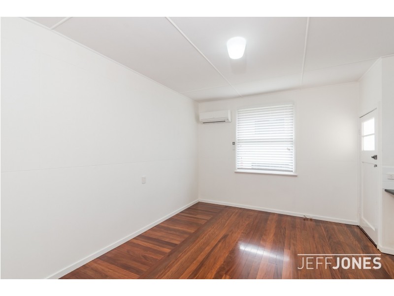 2/18 Lilly Street, Greenslopes QLD 4120