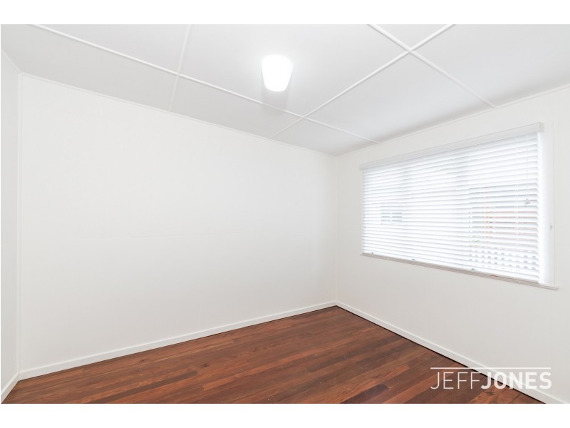 2/18 Lilly Street, Greenslopes QLD 4120