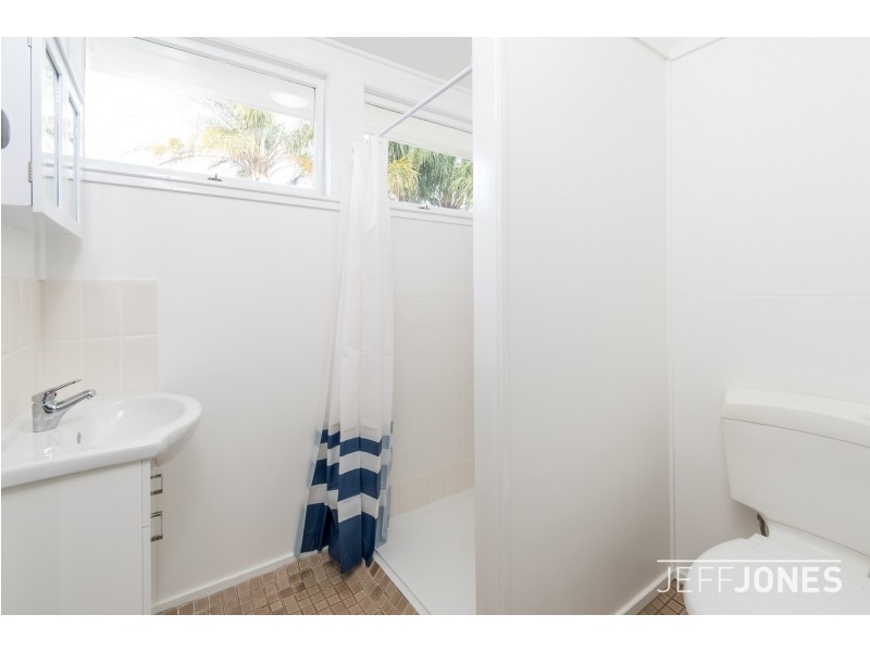 2/18 Lilly Street, Greenslopes QLD 4120