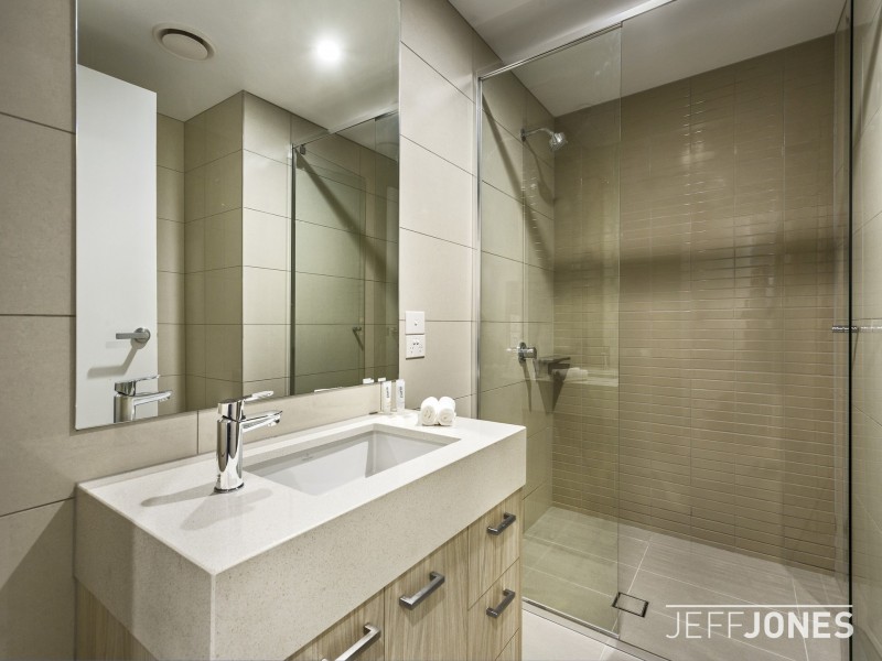 807/130 Logan Road, Woolloongabba QLD 4102