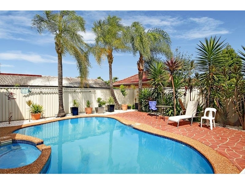 33 Ivy Street, Greenacre NSW 2190