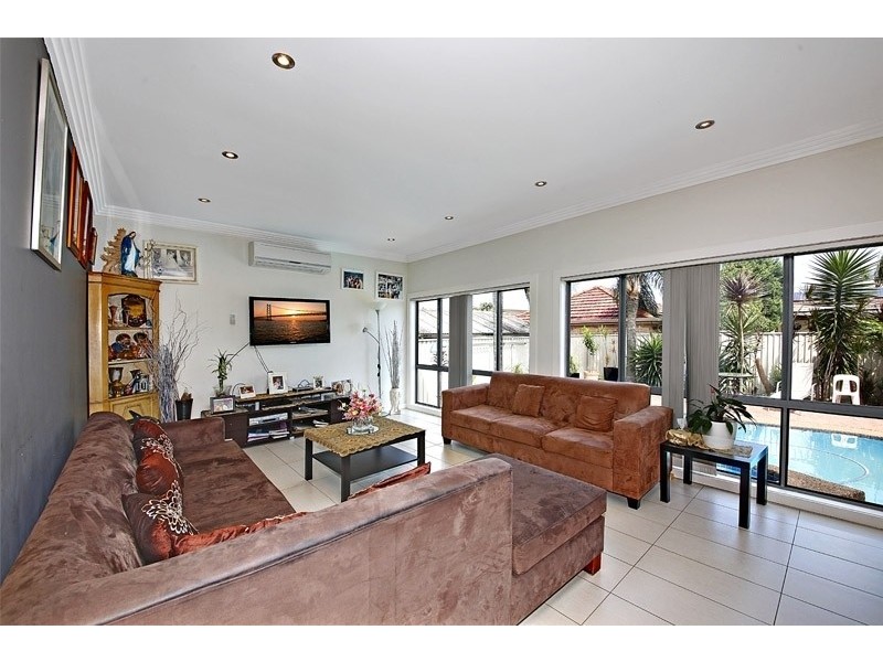 33 Ivy Street, Greenacre NSW 2190