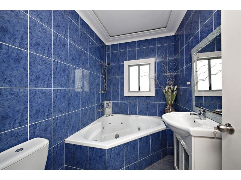 33 Ivy Street, Greenacre NSW 2190