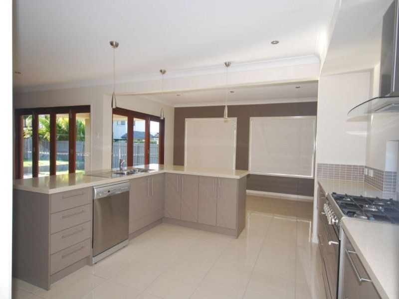 12 Apulia Place, Bridgeman Downs QLD 4035