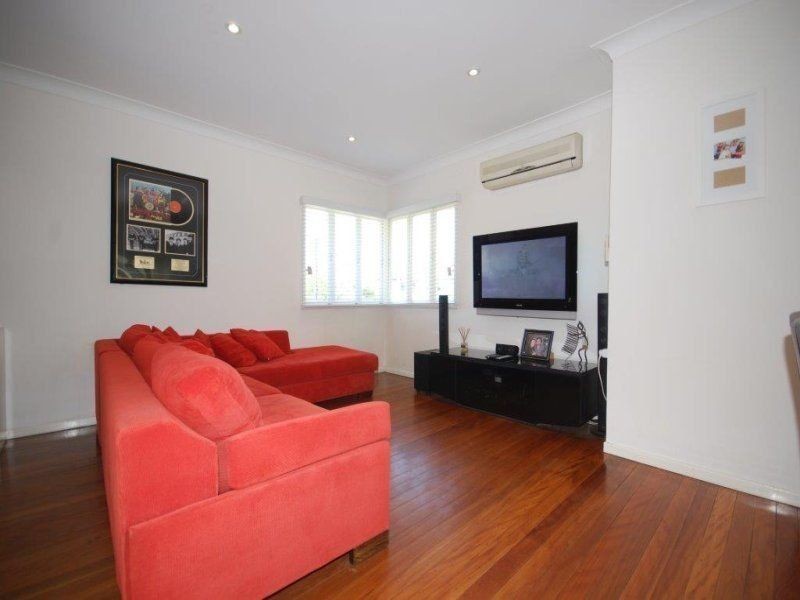 15 Deramore Street, Wavell Heights QLD 4012