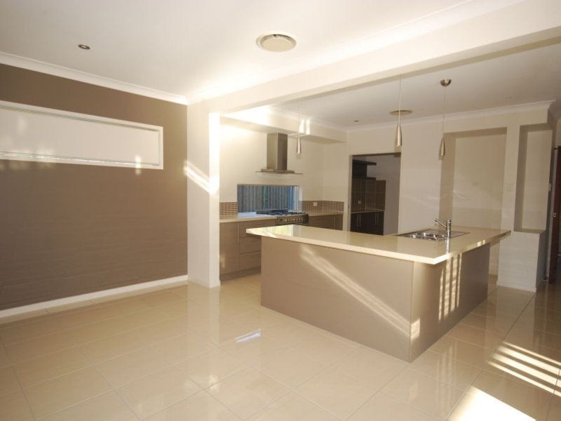 12 Apulia Place, Bridgeman Downs QLD 4035