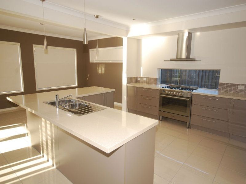 12 Apulia Place, Bridgeman Downs QLD 4035