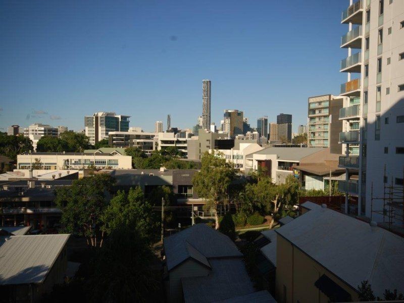 1051/18 Manning Street, Milton QLD 4064