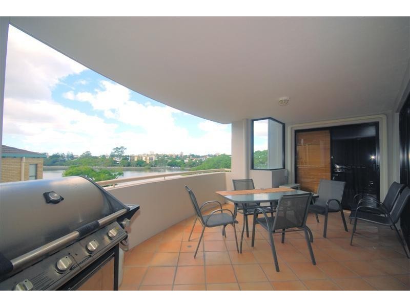 523 Coronation Drive, Toowong QLD 4066