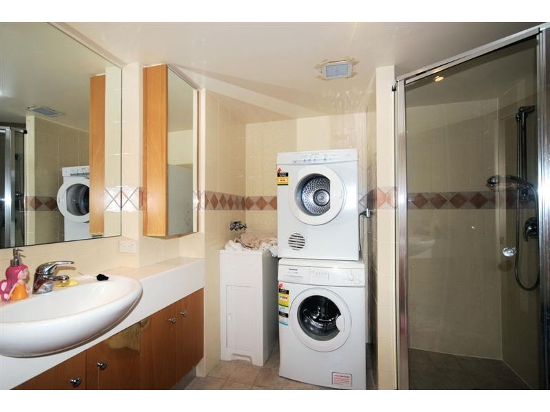 523 Coronation Drive, Toowong QLD 4066