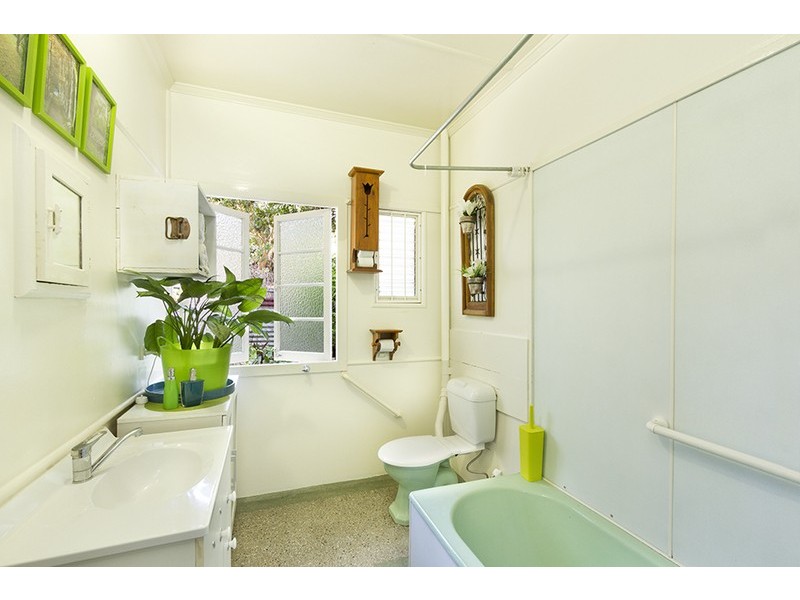 10 Terang Street, Newmarket QLD 4051