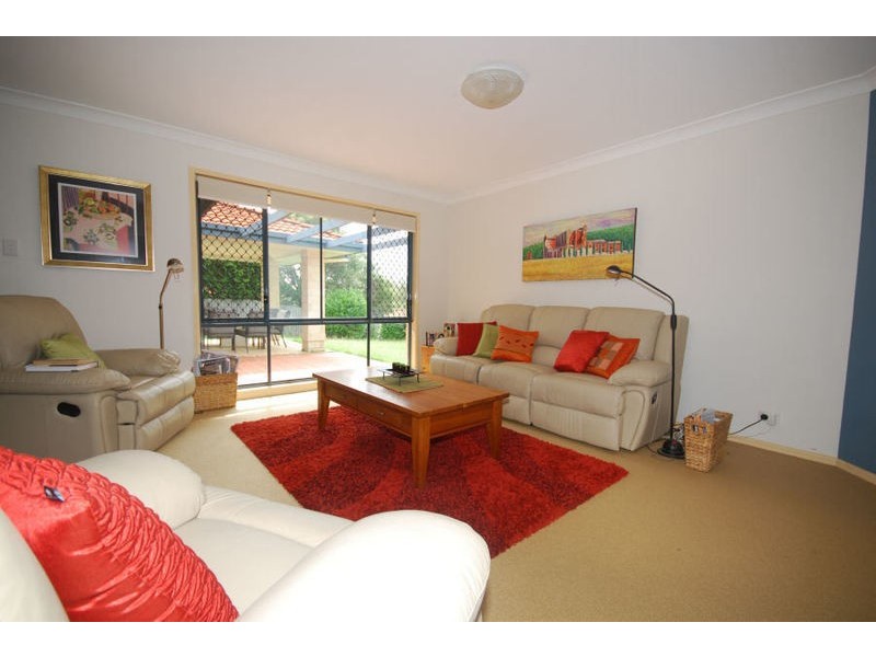 11 Edinburgh Close, Upper Kedron QLD 4055