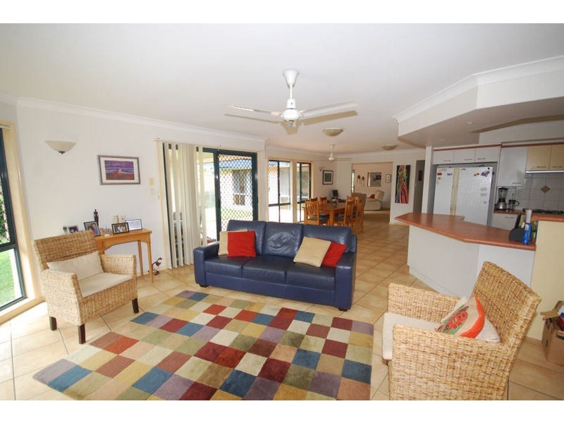 11 Edinburgh Close, Upper Kedron QLD 4055