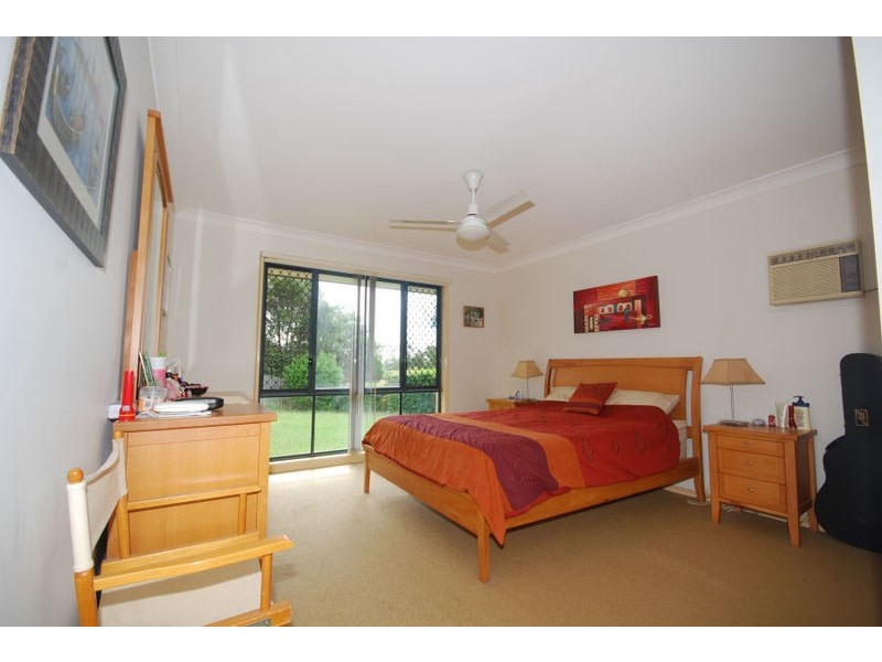 11 Edinburgh Close, Upper Kedron QLD 4055