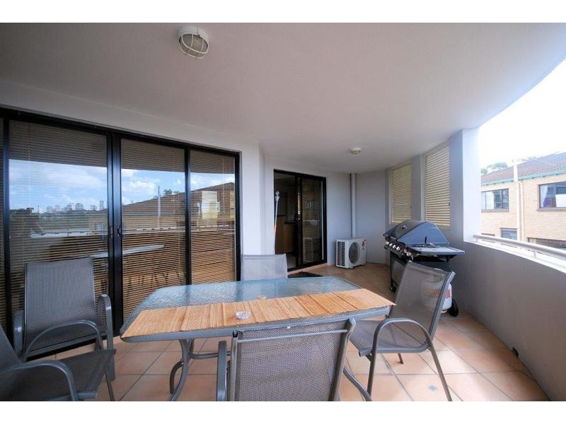 8/523 Coronation Drive, Toowong QLD 4066