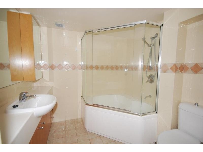 8/523 Coronation Drive, Toowong QLD 4066