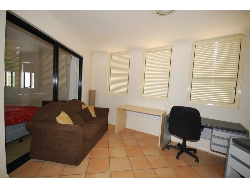 8/523 Coronation Drive, Toowong QLD 4066