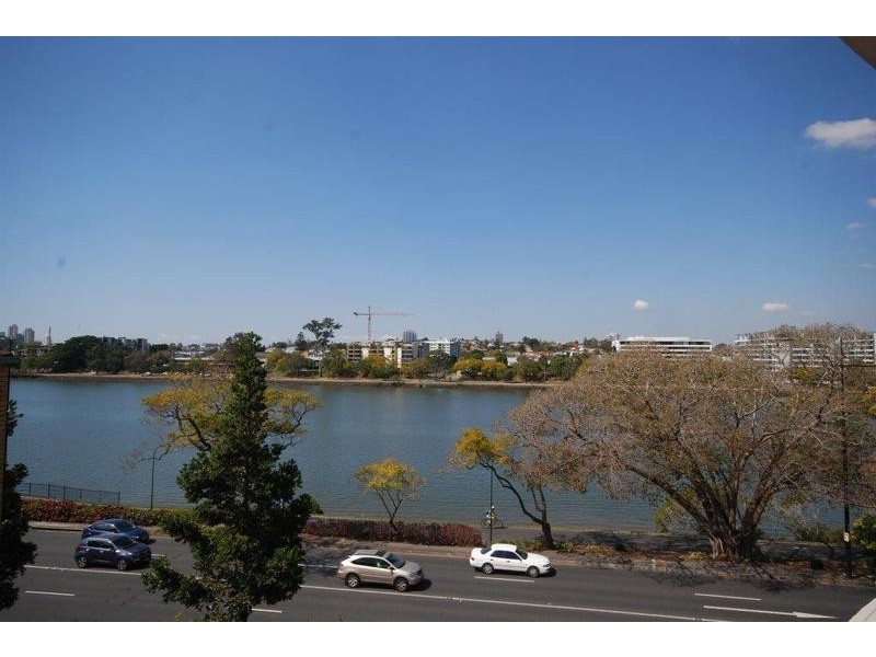 8/523 Coronation Drive, Toowong QLD 4066