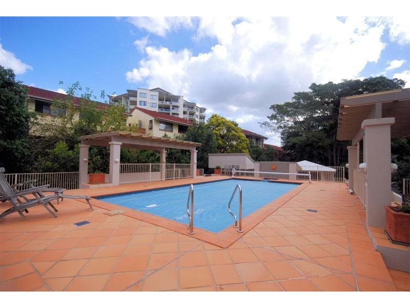 8/523 Coronation Drive, Toowong QLD 4066