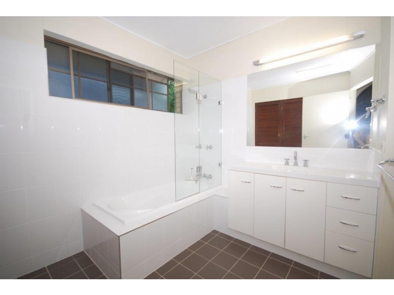 5/156 Clarence Rd, Indooroopilly QLD 4068