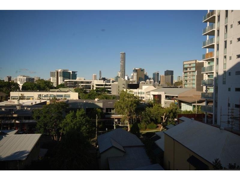 1051/18 Manning Street, Milton QLD 4064