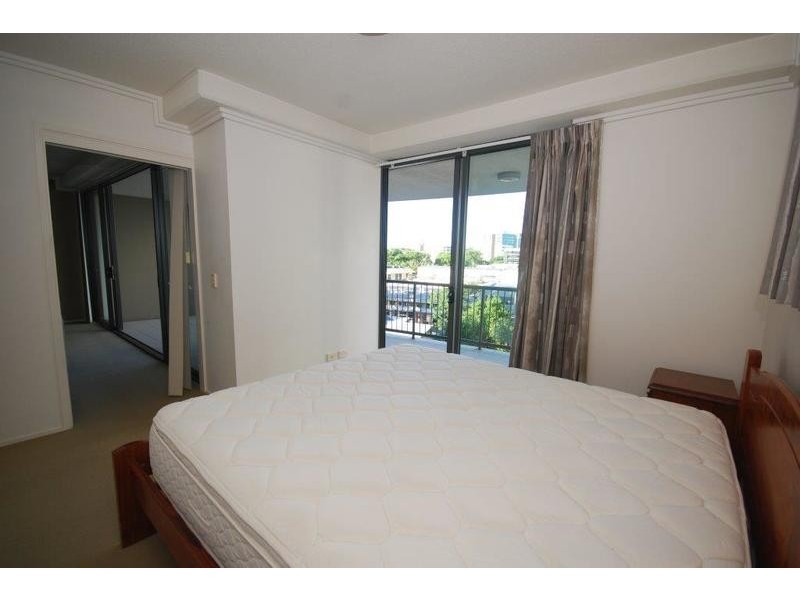 1051/18 Manning Street, Milton QLD 4064