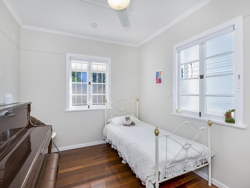 64 Gatton Street, Mount Gravatt East QLD 4122