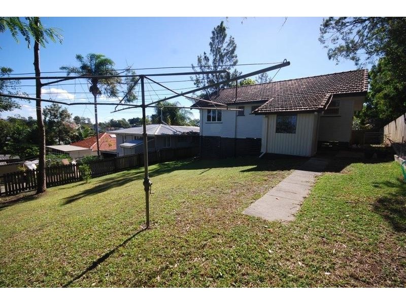 316 Kitchener Road, Stafford Heights QLD 4053