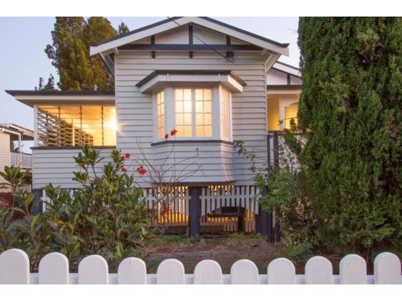 5 Castle Street, Fairfield QLD 4103