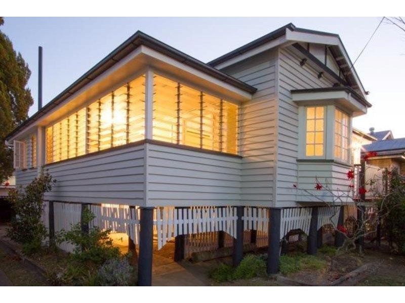 5 Castle Street, Fairfield QLD 4103