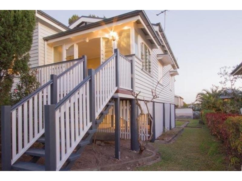 5 Castle Street, Fairfield QLD 4103