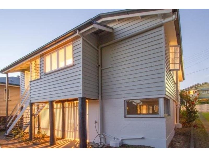 5 Castle Street, Fairfield QLD 4103