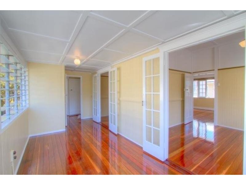 5 Castle Street, Fairfield QLD 4103